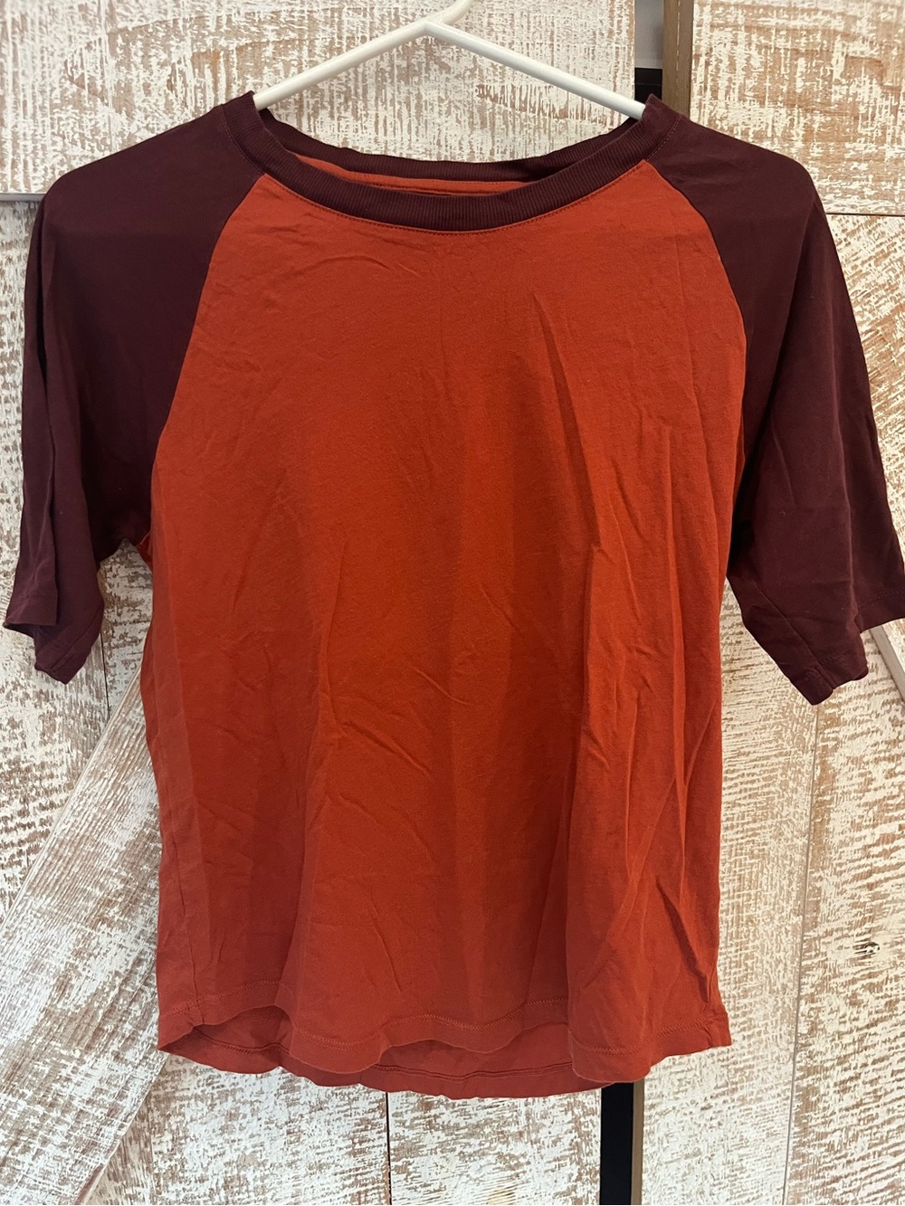 Faherty Women's Two-Tone Rust & Burgundy Raglan Tee Size Large